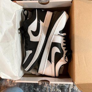 Air Jordan 1 Low SE Edge Black and White